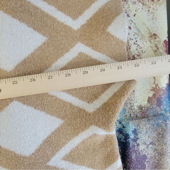 Lane Bryant Tan and White Geometric Poncho - Picture 4 of 16